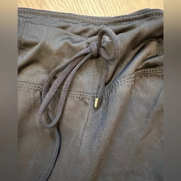 Grey’s anatomy Professional wear, NWT
Active
Black scrub pant
Size small - Picture 8 of 8